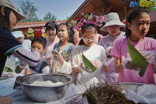 记者：马尔基尼奥斯跟腱疼痛接受治疗，什克已恢复个人训练